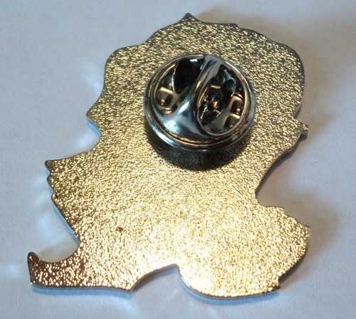 English Red Rose Garden Flower Metal Enamel Gardener Badge or Brooch 30mm NEW - Picture 2 of 2