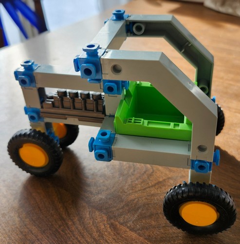 CONSTRUX- TRACTOR KIT- #563- Fisher-Price- 1983 - Picture 4 of 18