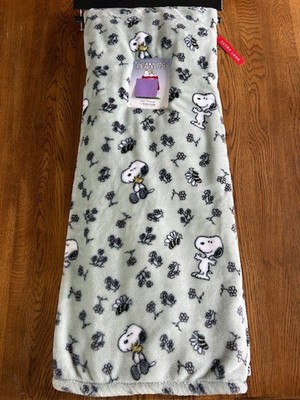 Peanuts Snoopy Woodstock Plush Throw Green Spring Flowers Easter 60''X70''