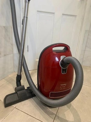Miele Cat&Dog S8 2200W Zylinderstaubsauger Bodenstaubsauger rot gute Saugfunktion