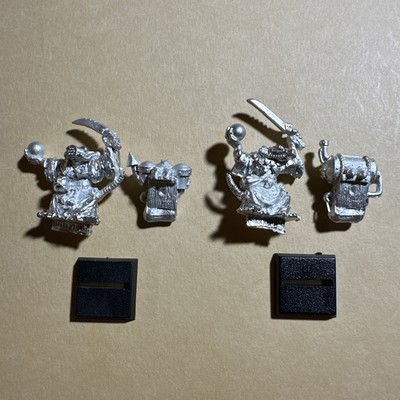 Warhammer Fantasy: Skaven- 2 Poison Wind Globadiers (Metal) 25A1722