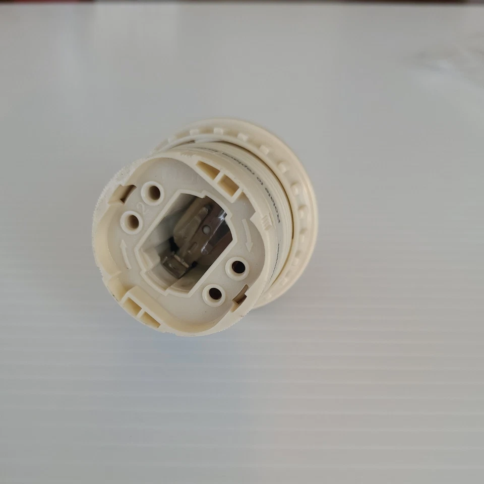 Adaptador de lâmpada autobalastrado Satco 80/1850 GU24 para G24q-2 para 18 watts 4 pinos CFL - Imagem 3 de 4