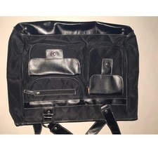 Czarna torba na pieluchy ze sztucznej skóry Zewnętrzne kieszenie wewnętrzne Solidny wzór Messenger