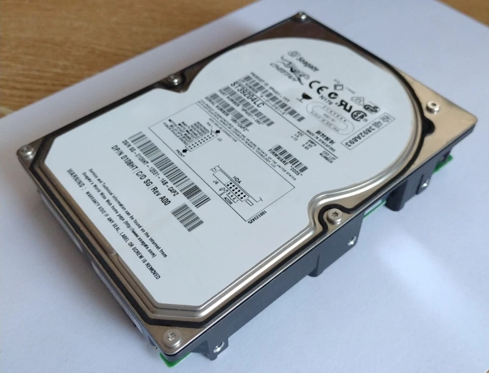 Vintage Seagate Cheetah ST39204LC 9GB 10K SCSI Ultra2 3.5'' Full HDD - Image 3 of 3