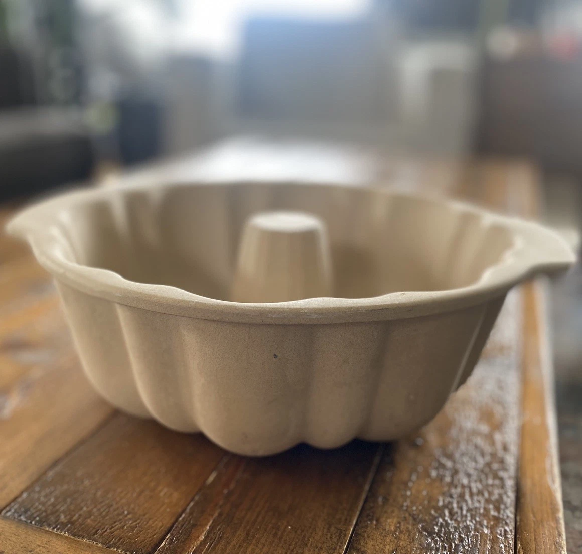 The Pampered Chef Stoneware 10 Bundt Pan Family Heritage Collection Pre-owned