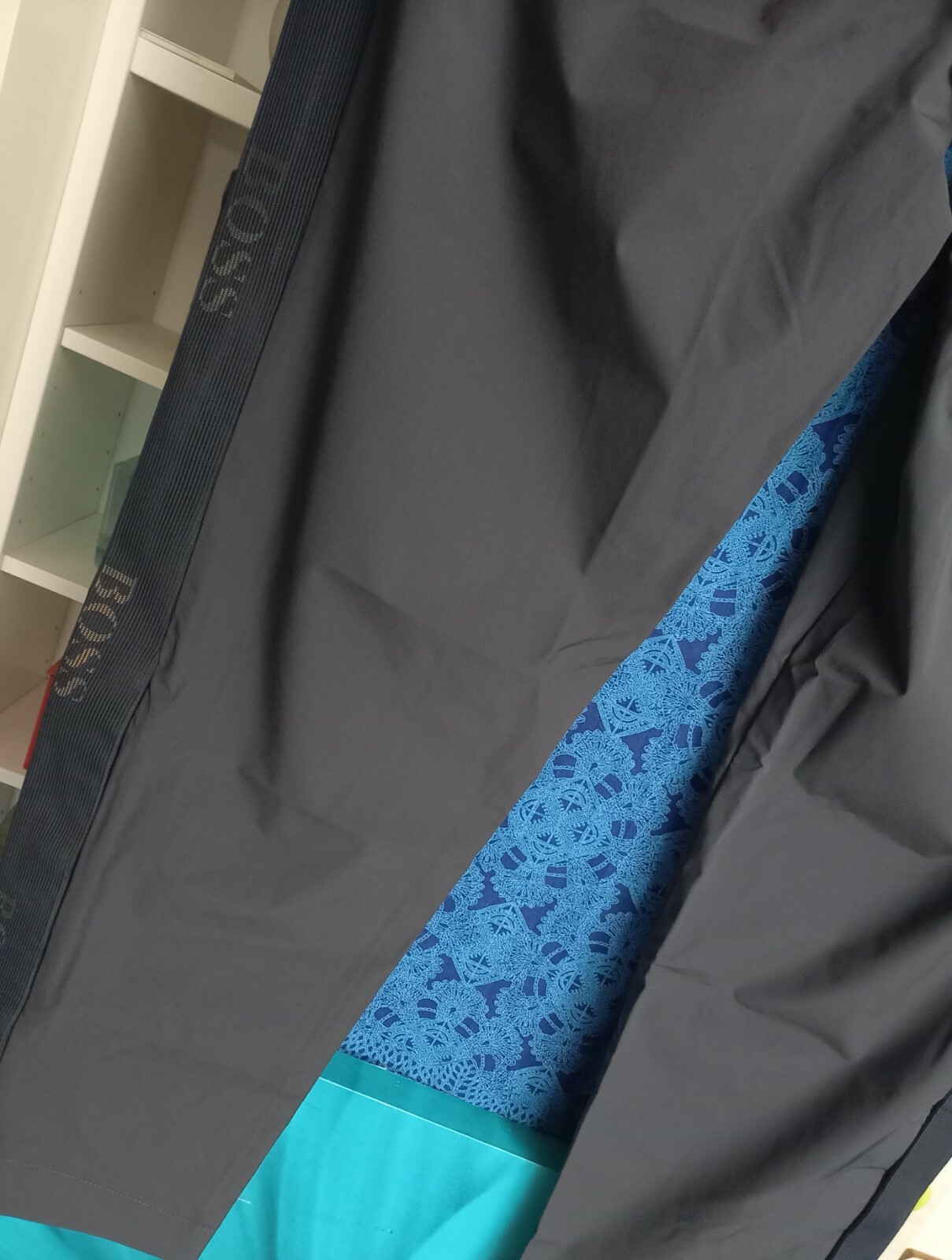 Pantaloni Hugo Boss blu scuro casual taglio affusolato Keen 2 14 logo (taglie multiple)