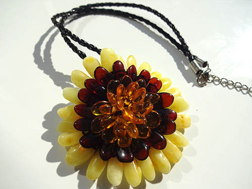 Baltic Amber Necklace/Pendant /Brooch "FLOWER" - Picture 3 of 4