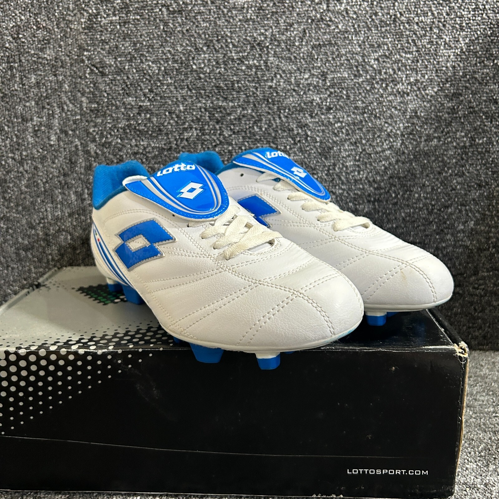 Lotto Stadio Azzurri Scarpe Calcio Uomo UK 7 5 EU 41 FG Bianco Blu Classiche Nuove con etichette