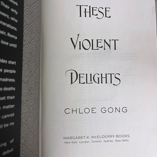 These Violent Delights + Our Violent Ends by Chloe Gong Fairyloot Hardbacks Good - Foto 3 di 6