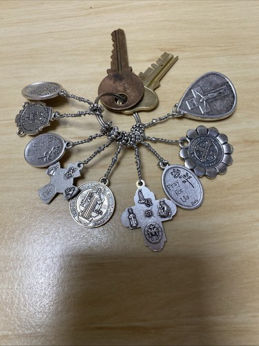 Constantine Keychain Key ring Chain Exorcist Charm Pendant Medal - Picture 4 of 6