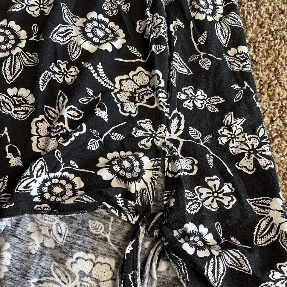 Saia floral preta pequena Roxy Girl - Imagem 2 de 4