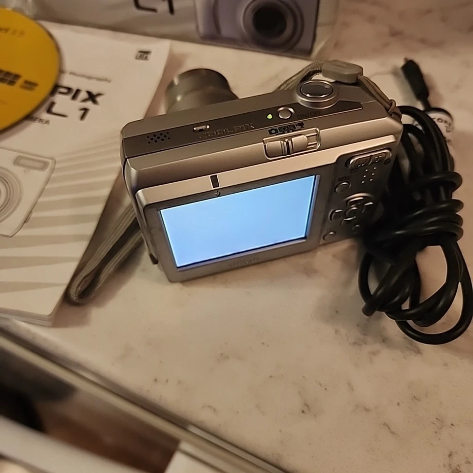 Nikon Coolpix L1 6.2MP Digital Camera Tested Works Box Manual Software  - Image 4 of 4