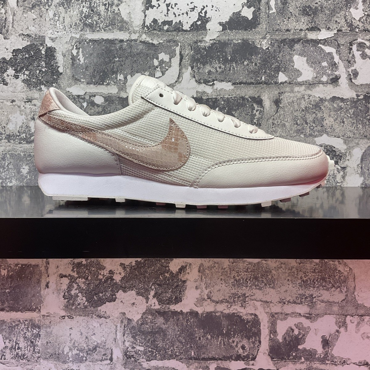 Women Nike Daybreak Sail Snakeskin DH4262-100 Size