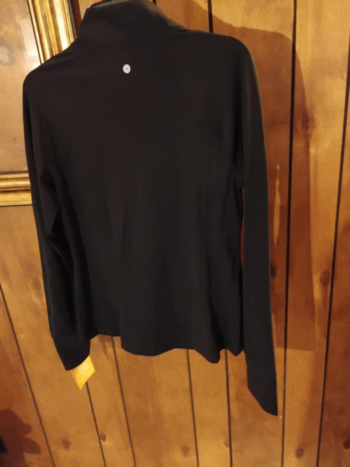 Chaqueta básica de nailon Avia negra para dama talla M $25/ENVÍO GRATUITO Foto 2 de 3