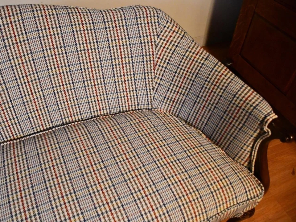 Hickory Chair since 1911 French Mahogany spring-seat loveseat / settee - Image 4 of 4