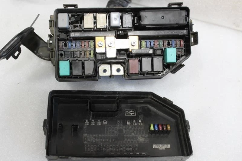 Acura TLX 2015 ECU MOTOR FUSIBLES CAJA RELÉ 3,5 L TRACCIÓN DELANTERA MODELO TECNOLÓGICO Foto 4 de 4