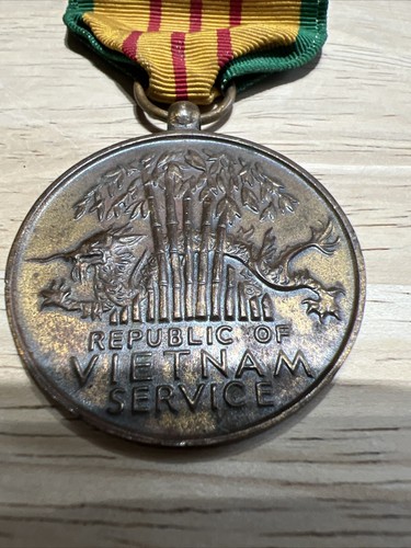 Vintage Republic of Vietnam United States Service Medal. Lot 232 - Picture 2 of 8