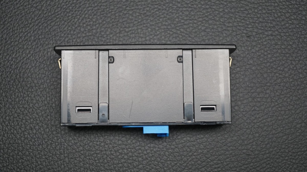 GENUINE MERCEDES BENZ GLE GLS W166 X166 W292 C292 USB HUB INPUT 