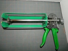 Newborn VR400-XSP Dual-Component Variable Ratio Applicator Epoxy Caulk Gun