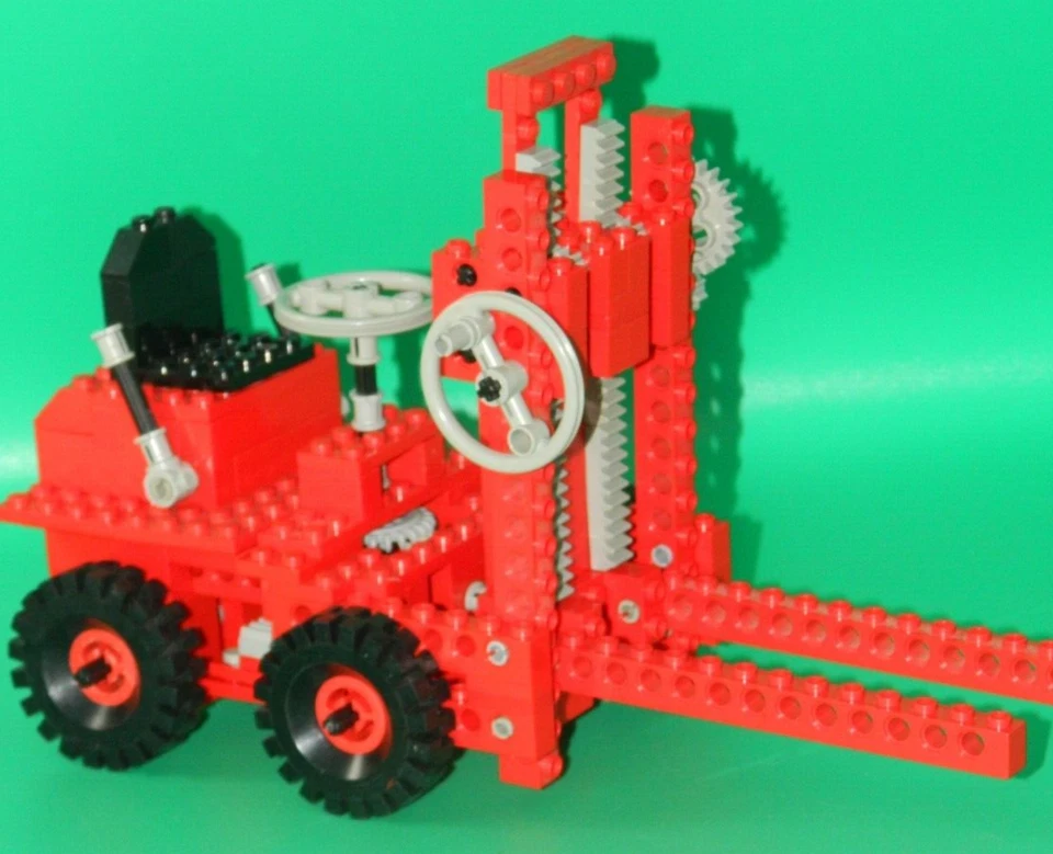LEGO Technic Forklift 850 Boxed with Instructions, photo 2 of 5