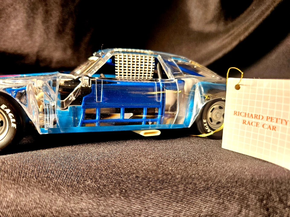 Franklin Mint Richard Petty Race Car 1:24 Scale Inv. #5463-Awsum Cutaway Display - Image 2 of 4
