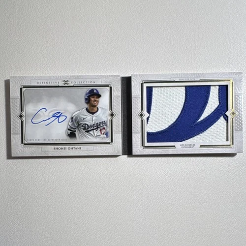 Topps Definitive 2025 Shohei Ohtani Auto Patch Booklet /5 Dodgers MLB