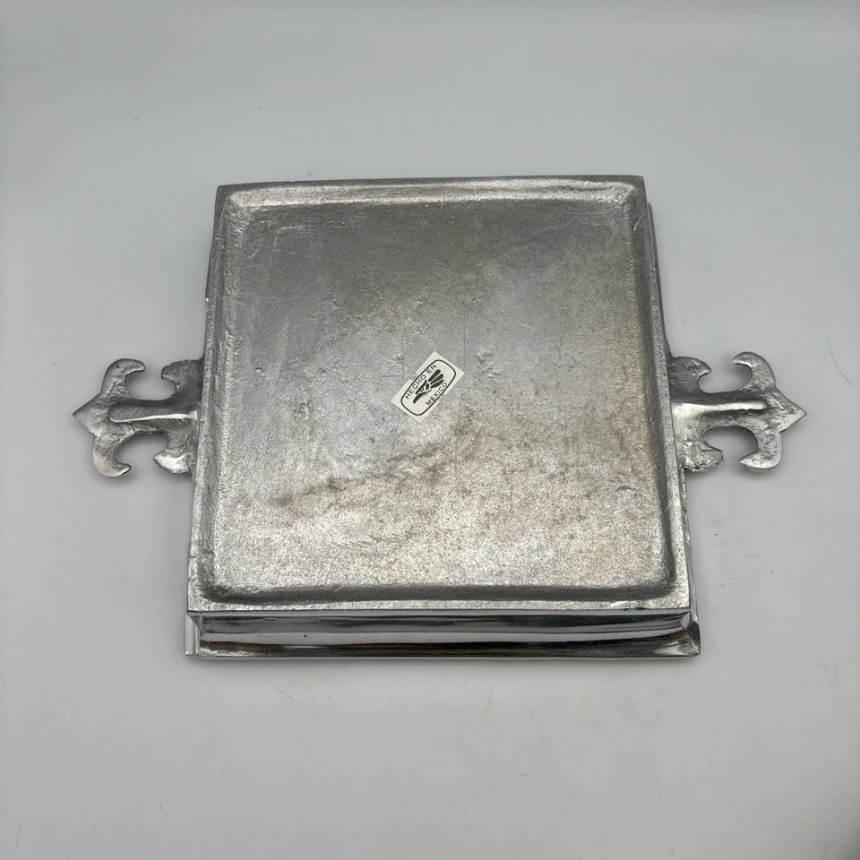 Porta-guardanapo prata coquetel dispensador borda frisada estilo Fleur-di-lis Mariposa - Imagem 4 de 4