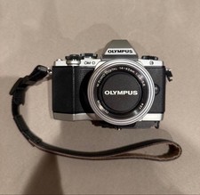 OLYMPUS OM D E M10
