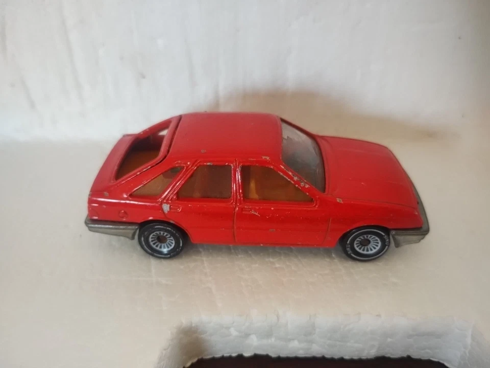 Siku Ford Sierra 2.3 Ghia n°1056 ,Rossa, Made In W.Germany - Immagine 2 di 4