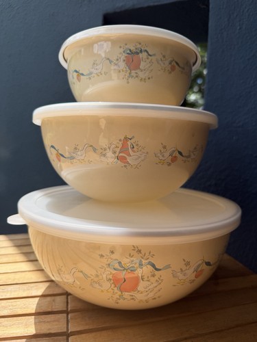 Vtg Set of 3 Nesting Enamelware Bowls International Marmalade Geese Peach Apple