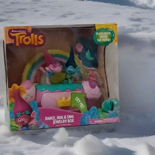 new Dreamworks Trolls Dance Hug and Sing Jewelry Box Box Damaged Need Battery