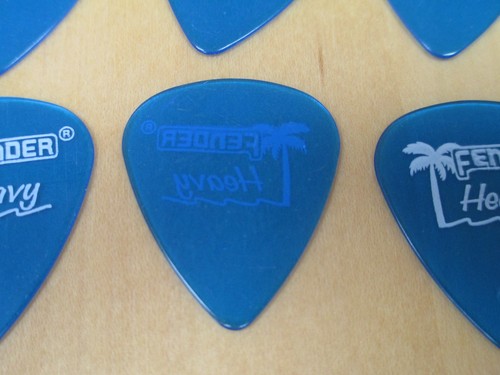 25 PINCHAS DE GUITARRA FENDER - CALIFORNIA CLEAR 351 TIPO EN AZUL "LAKE PLACID" - PESADAS - Imagen 3 de 3
