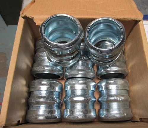 "LOT OF 8" NEW EATON CROUSE-HINDS 664  1 ½” COMPRESSION COUPLINGS