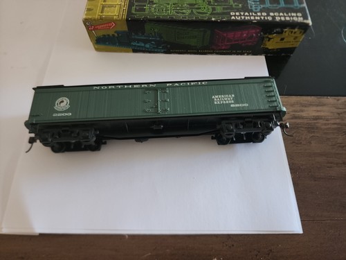 Roundhouse Northern Pacific 50ft Express Reefer 3601 - Picture 5 of 11