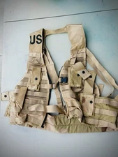 MOLLE II Desert Camo Zippered & Buckle US Vest with 3 button pouches