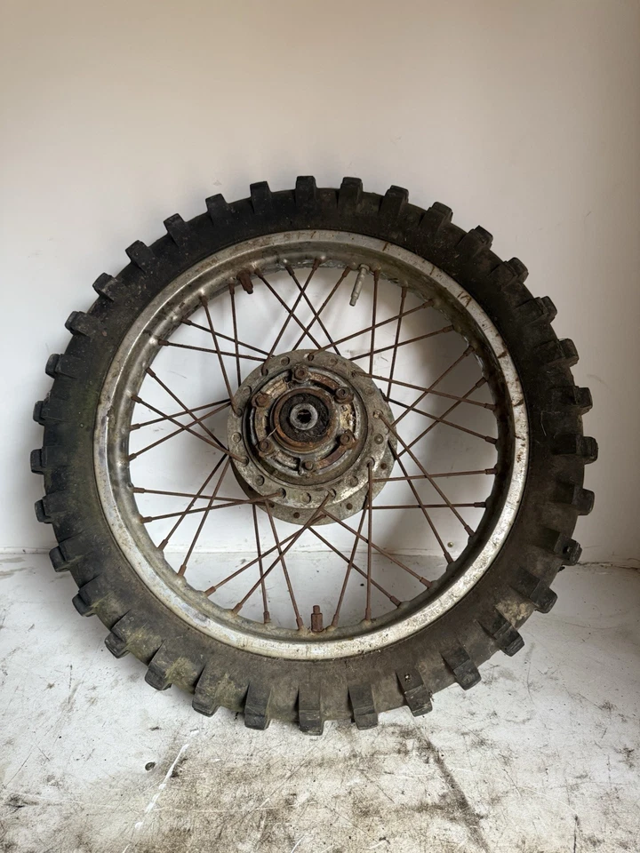 1971 - 1976 铃木 TS250 后轮圈和轮胎 — 第 4/4 张图片