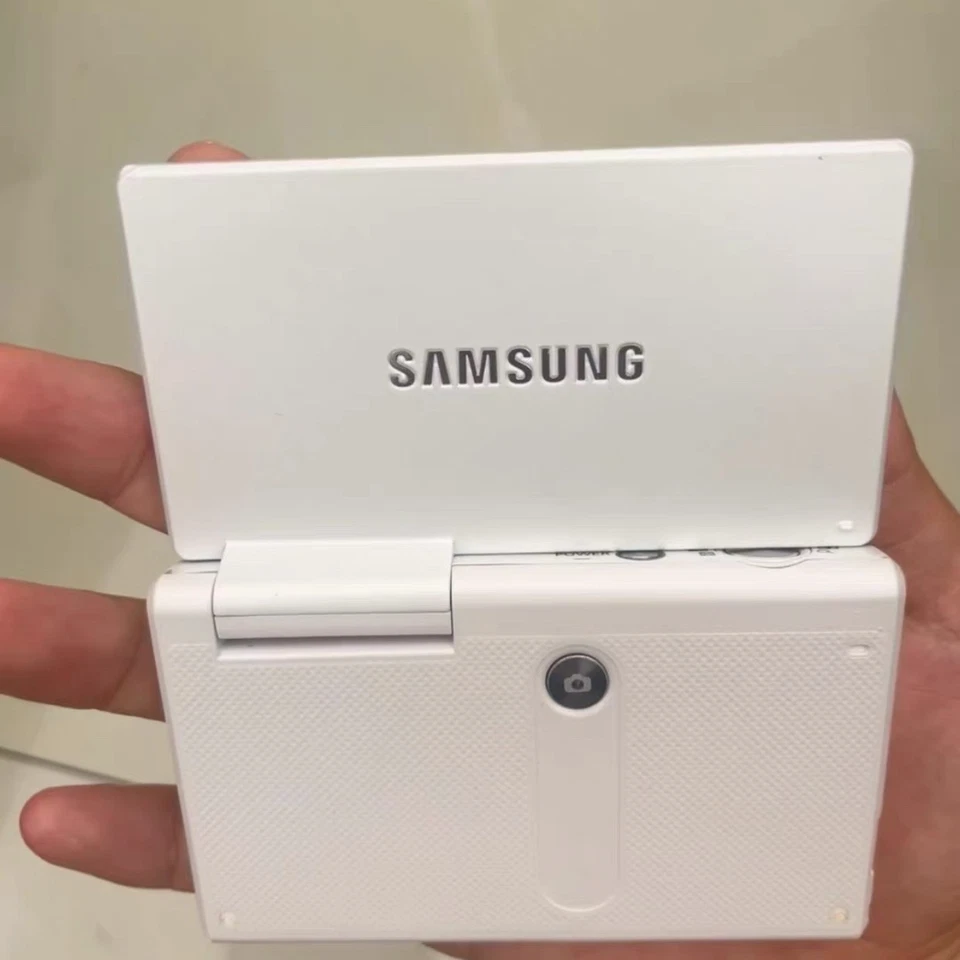 Samsung MV800 Flip-out Tiltable Screen Vlog Compact Digital Camera 16MP - Image 4 of 4