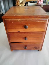 VINTAGE MINI 3 Drawer CEDAR CHEST- DOLL FURNITURE- TRINKET- JEWELRY BOX 