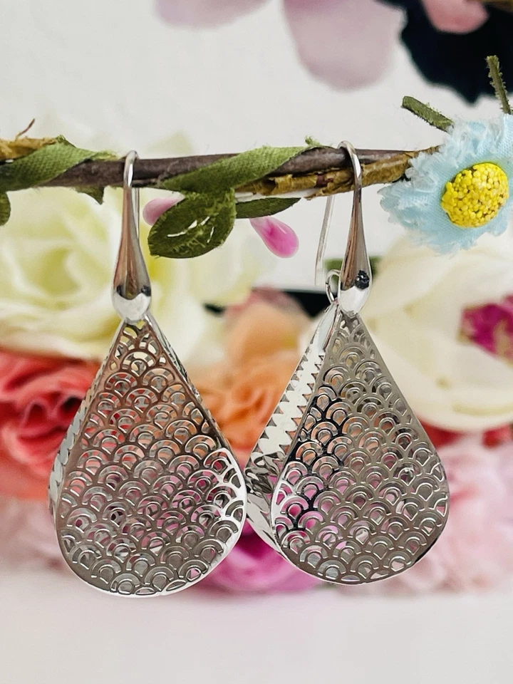 Orecchini Goccia Traforata In Argento - Immagine 2 di 4