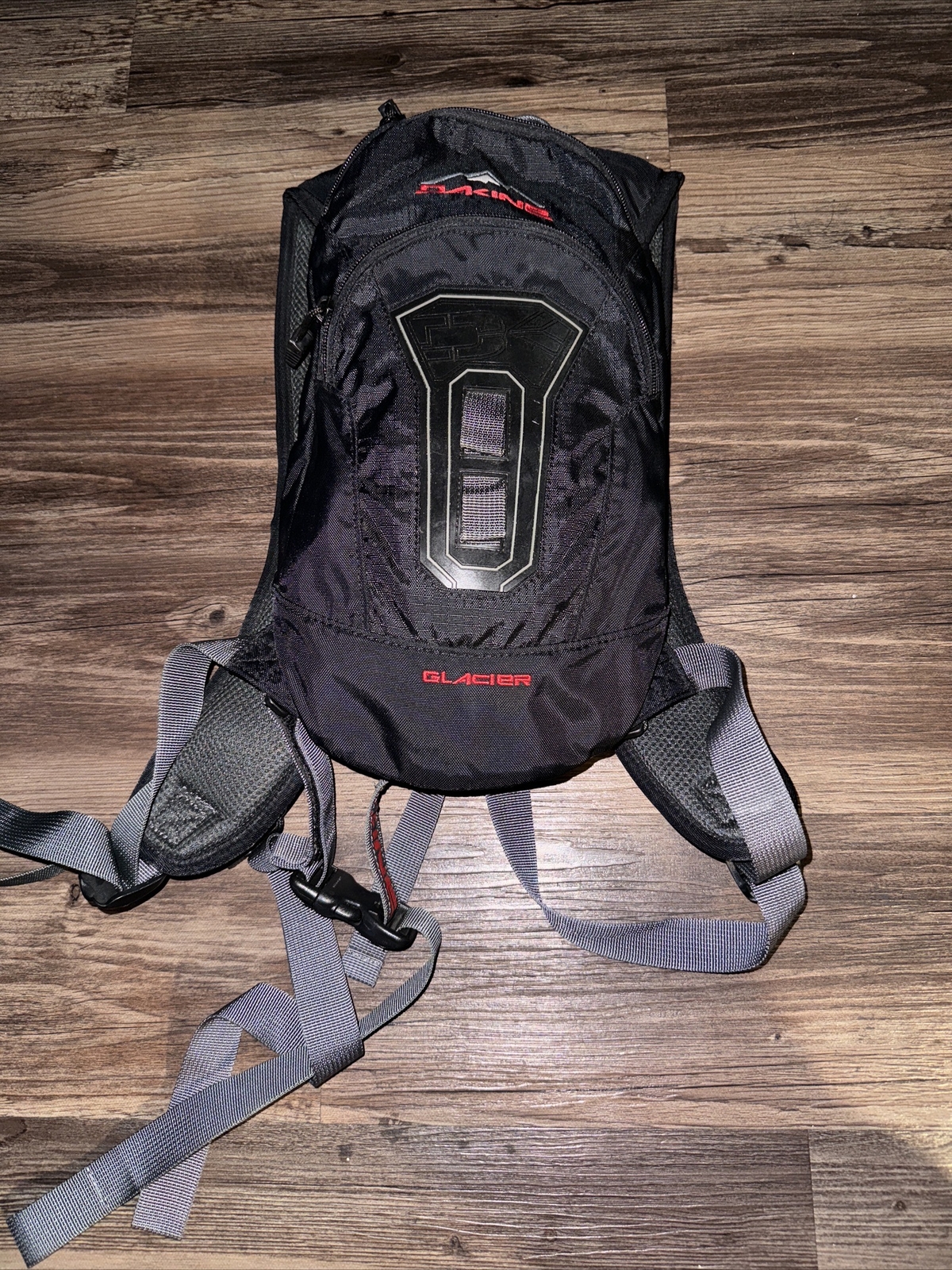 Dakine Glacier Hydration Backpack (Hiking/Cycling) 2 Liter Bladder