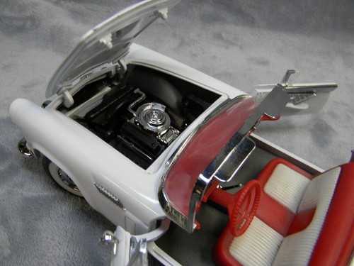 1/18 SCALE TESTOR'S 1956 FORD THUNDERBIRD CONVERTIBLE WHITE DIECAST CAR - Picture 3 of 12