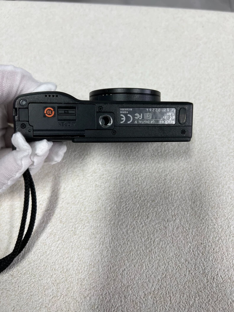 RICOH GR DIGITAL IV 10.4 MP 4x zoom Black Camera W/ 28mm