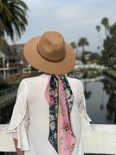 Cabi Flaunt Scarf NWOT