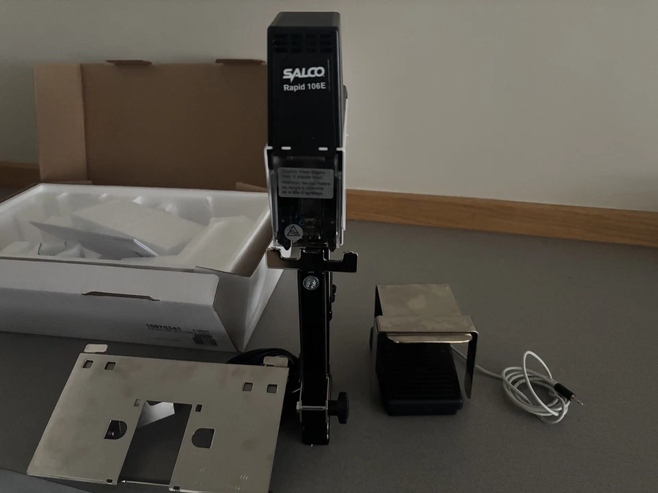 Grapadora eléctrica de alta resistencia Salco Rapid 106. Nuevo en caja. Hecho en Suecia Foto 2 de 3