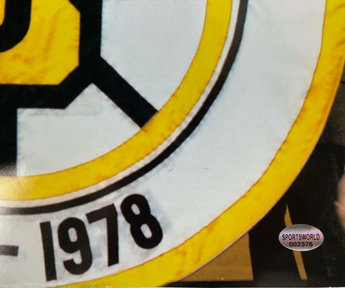 Boston Bruins HOF John Bucyk handsigniertes Banner Heben Foto 16 x 12 - Bild 3 von 4