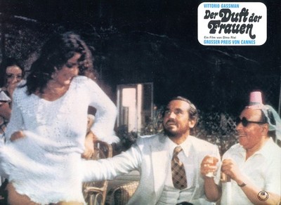 DER DUFT DER FRAUEN : 1 Aushangfoto (ca. 23x29cm) VITTORIO GASSMAN, DINO RISI (R