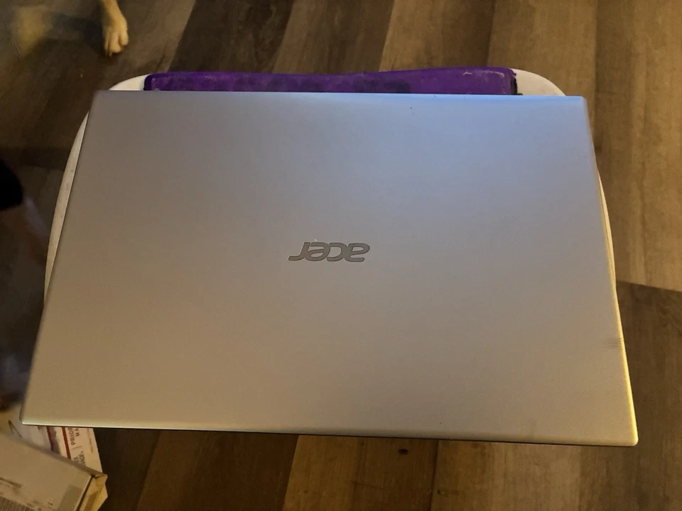 Portátil Acer Aspire 1 usado en excelente estado tiene enchufe Foto 2 de 3