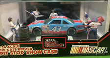Richard Petty Pit Stop Show Case in 1:24 scale by Racing Champions