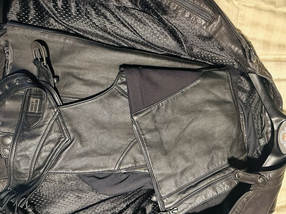 Chaqueta de cuero Harley Davidson para mujer y caos. Águila elevada en la espalda talla M Foto 3 de 4