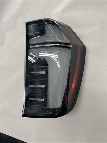 2025 Chevy Suburban Tail Light OEM Genuine Lamp 85746241 Right Passenger #0531